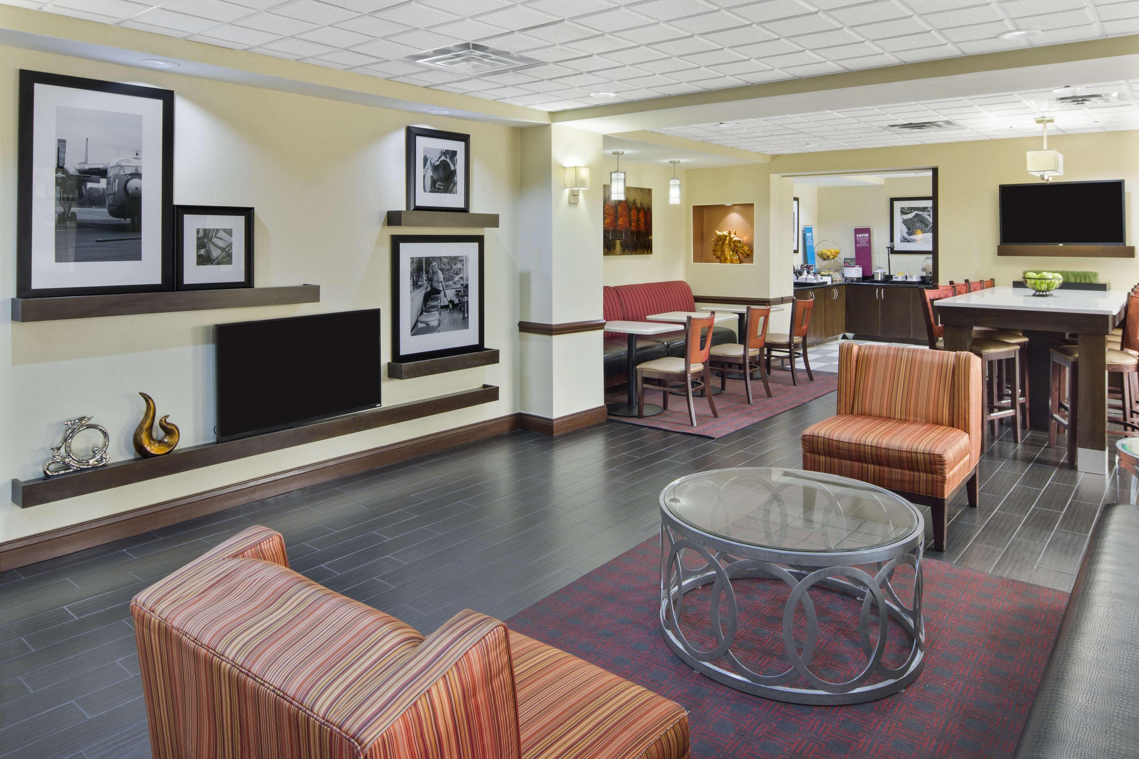 Hampton Inn Hinesville Exterior photo
