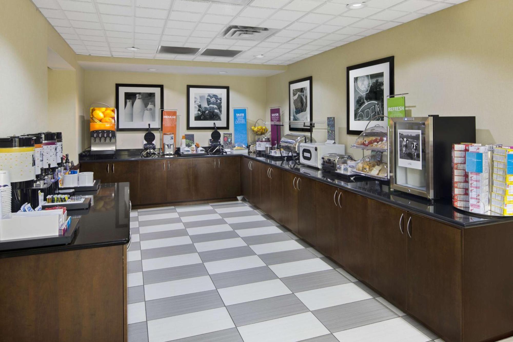 Hampton Inn Hinesville Exterior photo
