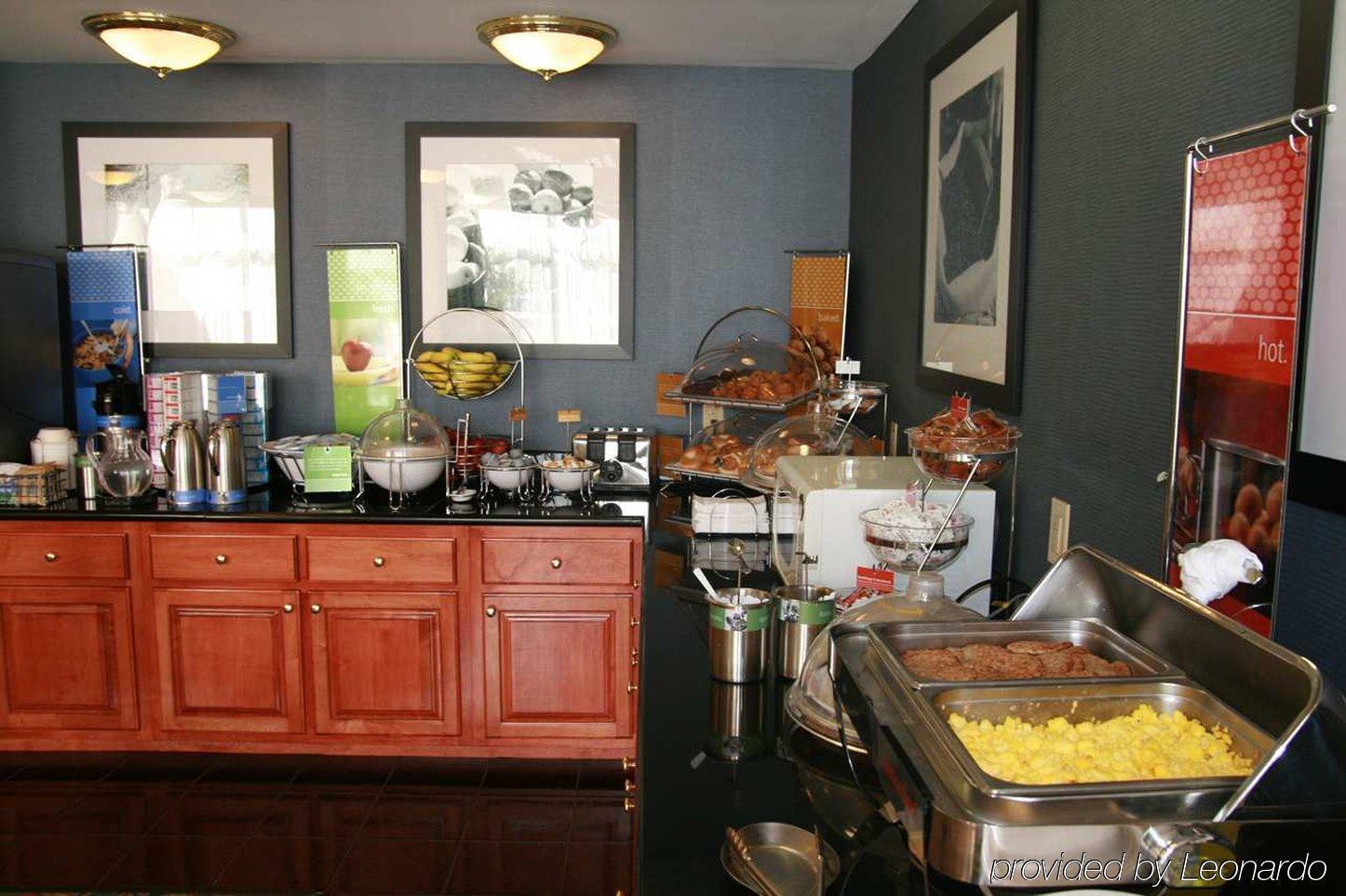 Hampton Inn Hinesville Restaurant photo