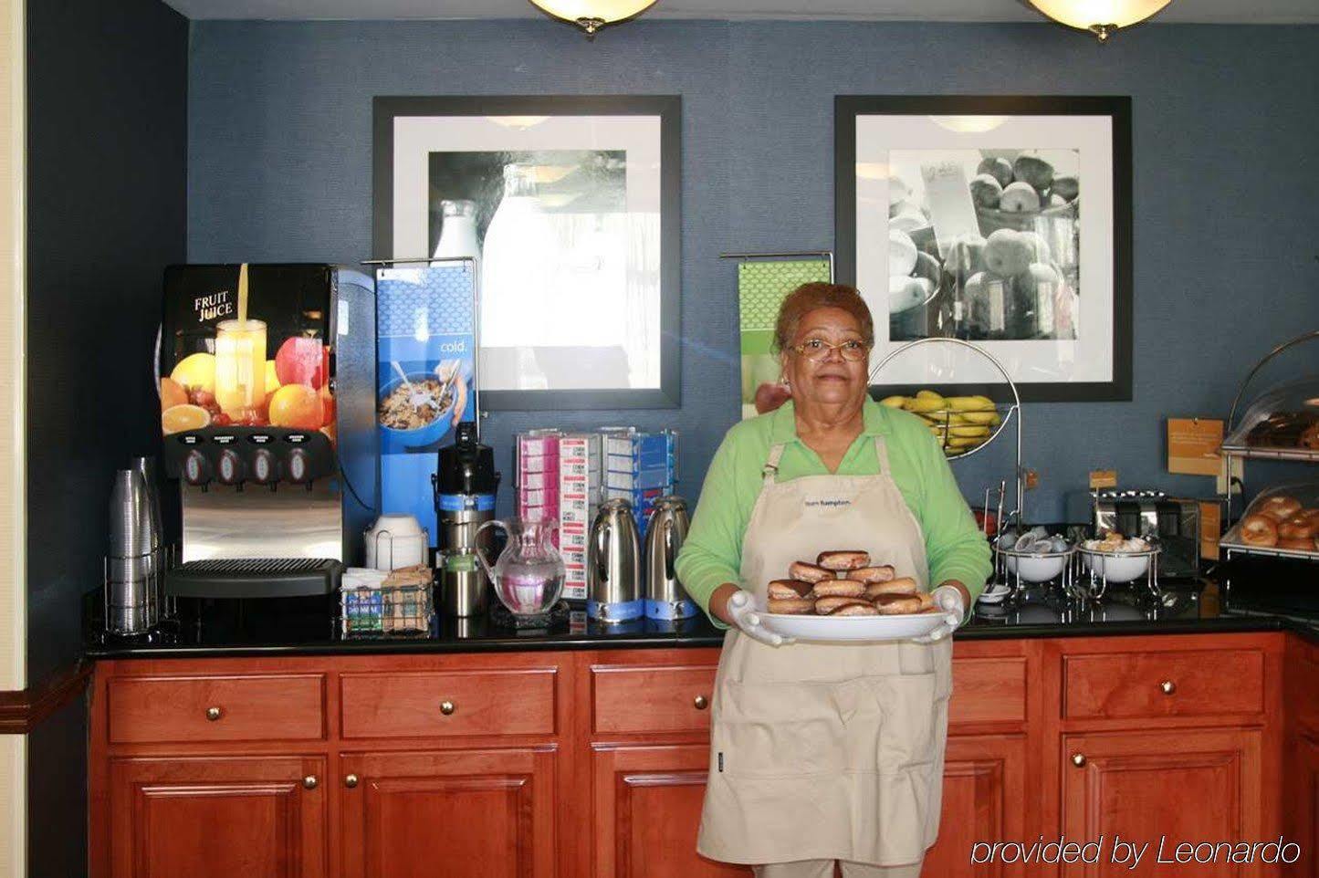 Hampton Inn Hinesville Restaurant photo