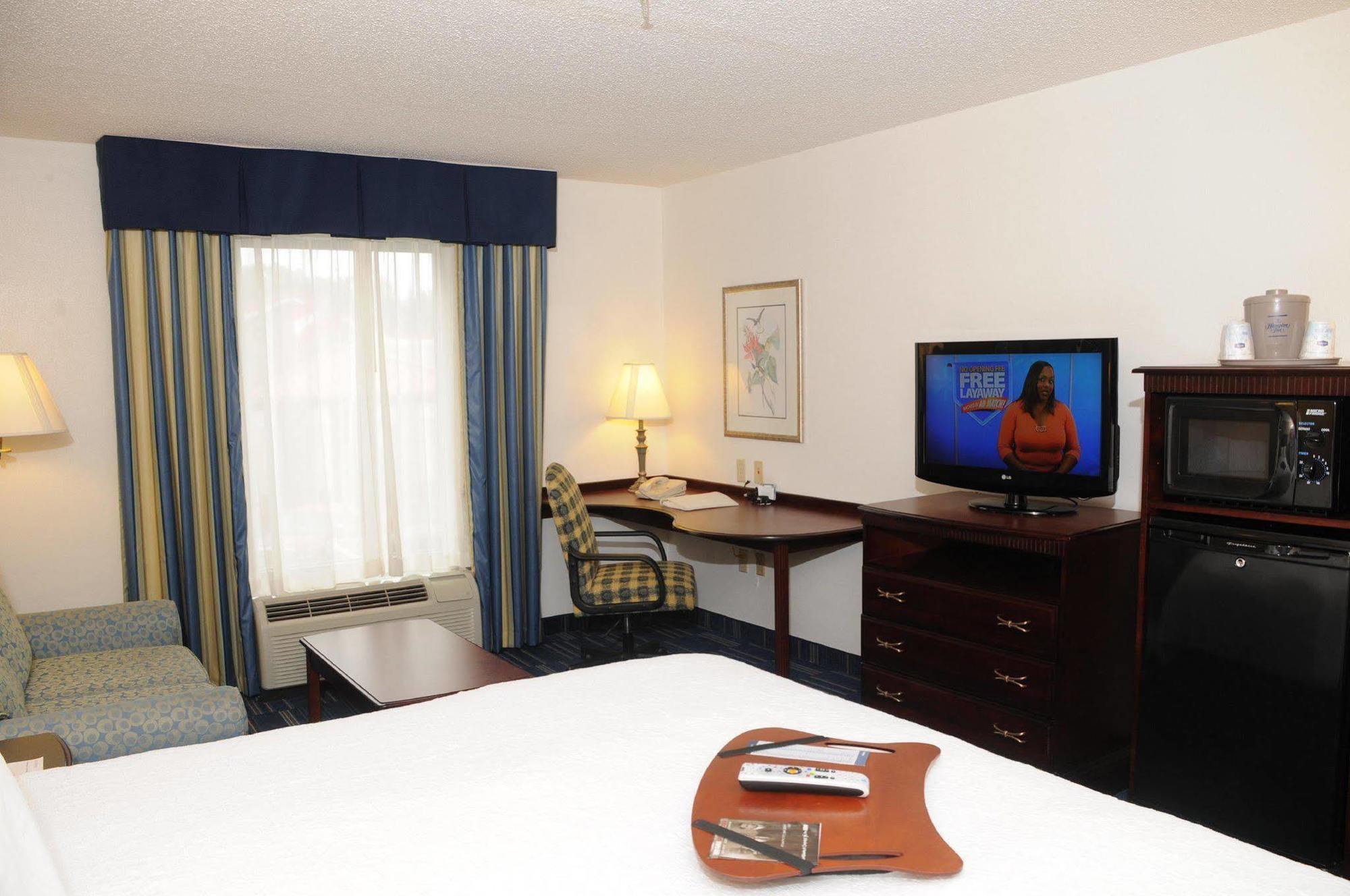 Hampton Inn Hinesville Exterior photo