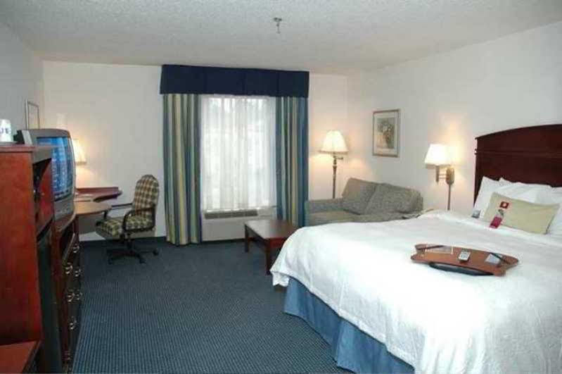 Hampton Inn Hinesville Exterior photo