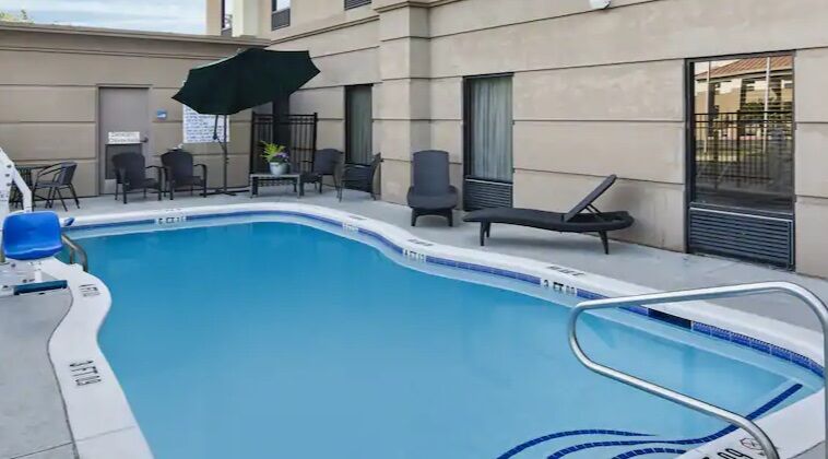Hampton Inn Hinesville Exterior photo